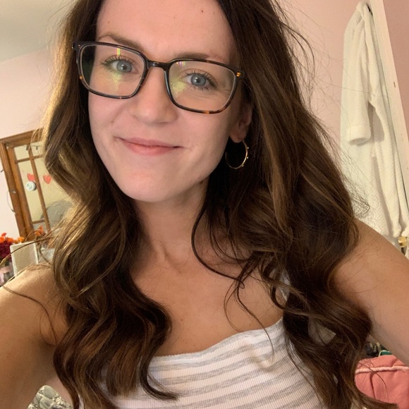 Meet your Posher, Courtney - Picture 1 of 1